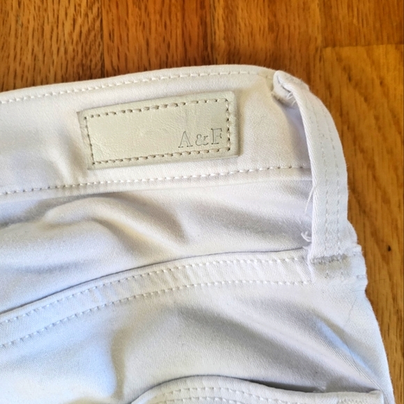 Abercrombie & Fitch white jeggings, size 29R - Picture 3 of 3